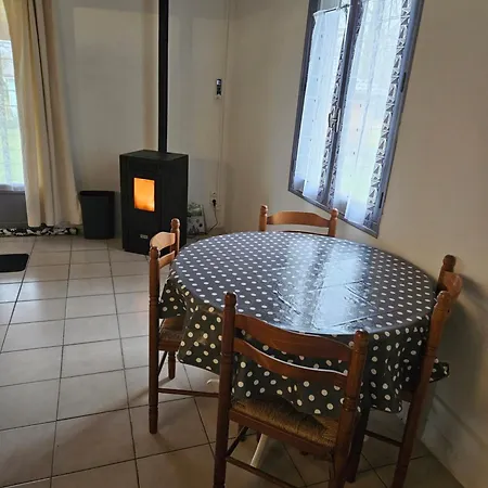 Maison Calme Proche Etang Chalet